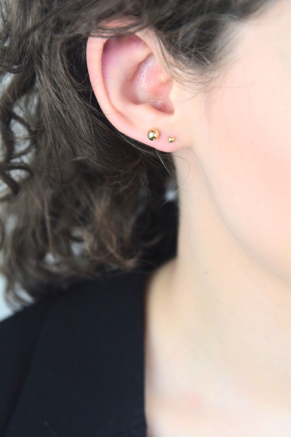 Złote kolczyki kulki 3 mm 333 – unisex, lekkie sztyfty.jpg